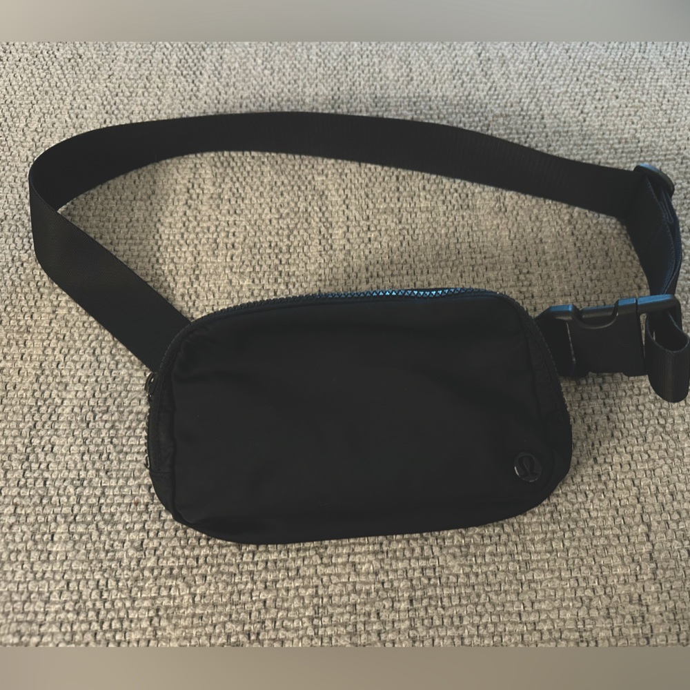 Lululemon Everywhere Belt Bag